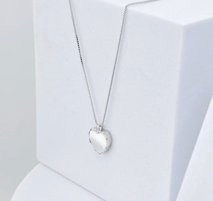 SILVER NECKLACE PENDANT AND HEART STONE